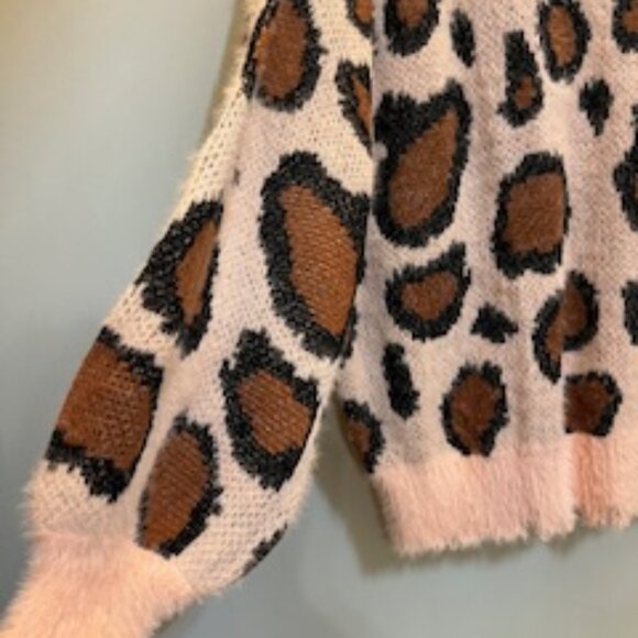 Umgee Fuzzy Soft Pink Leopard Print Sweater, Size Large - Picture 3 of 6